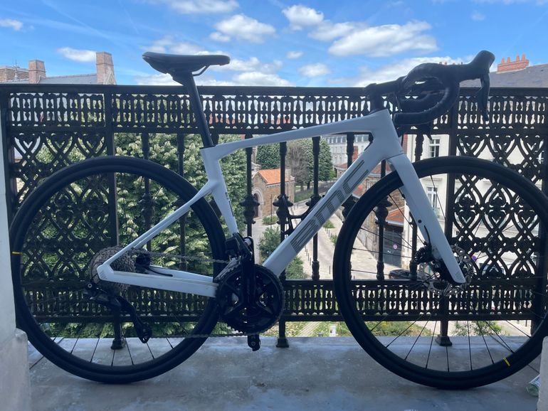 Used BMC Roadmachine FOUR 2024 2024 Road & Gravel, Weiß — image 1 of 3