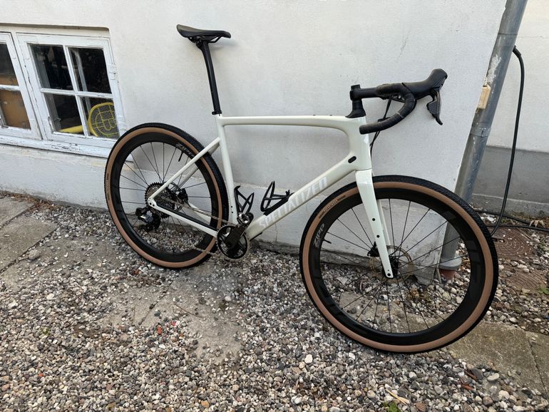 Used Specialized Diverge Sram Force, Zipp 303s, Powermeter 2025 Road & Gravel — image 11 of 11
