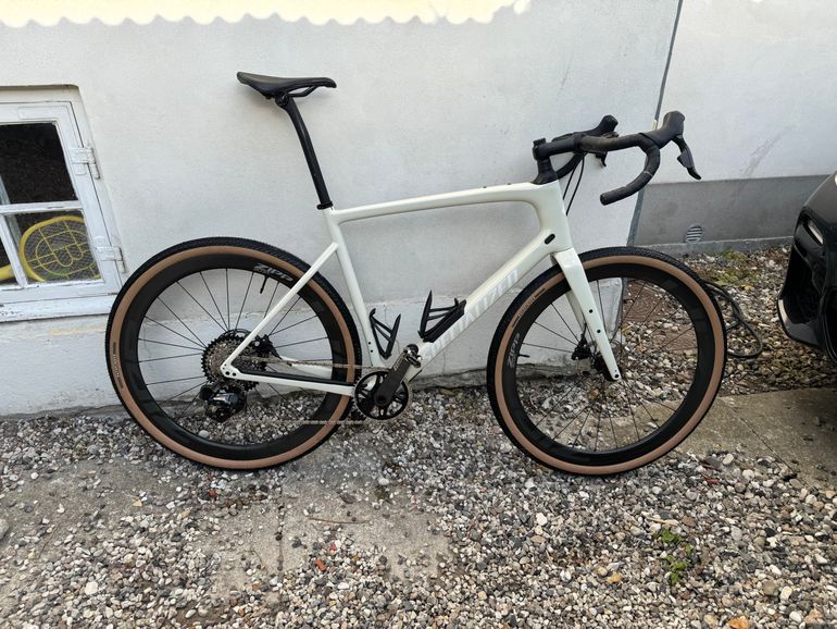 Used Specialized Diverge Sram Force, Zipp 303s, Powermeter 2025 Road & Gravel — image 9 of 11