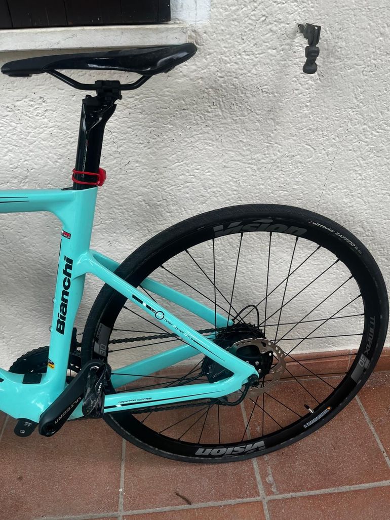 Used Bianchi Aria Disc Ultegra 2020 2020 Road & Gravel — image 2 of 4