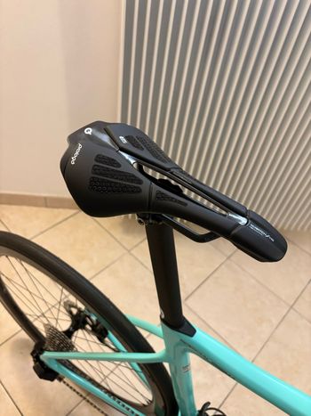 Used Bianchi Specialissima COMP 105 Di2 2025 2025 Road & Gravel — image 6 of 6