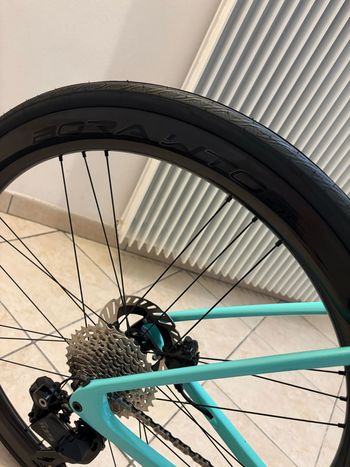 Used Bianchi Specialissima COMP 105 Di2 2025 2025 Road & Gravel — image 5 of 6