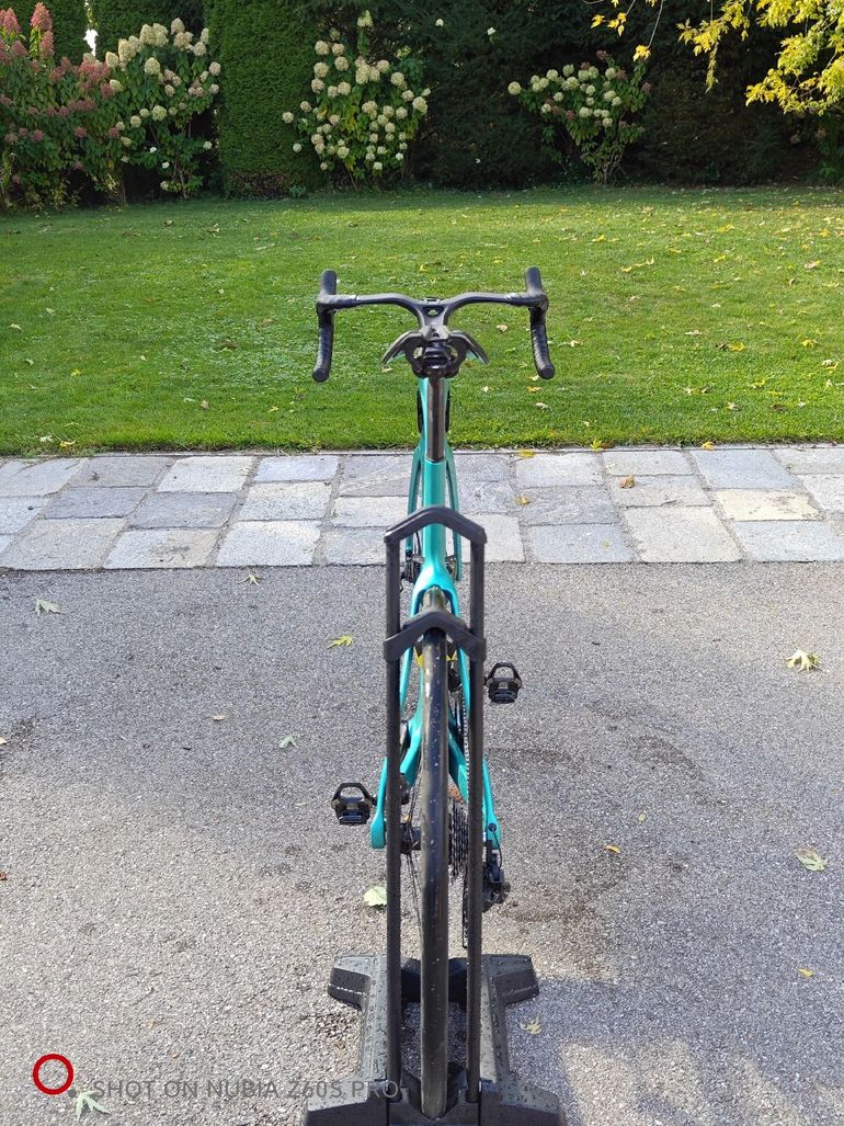 Used Bianchi Oltre RC, Tour de France Limited Edition Durace Di2 2023 2023 Road & Gravel, Green — image 7 of 14
