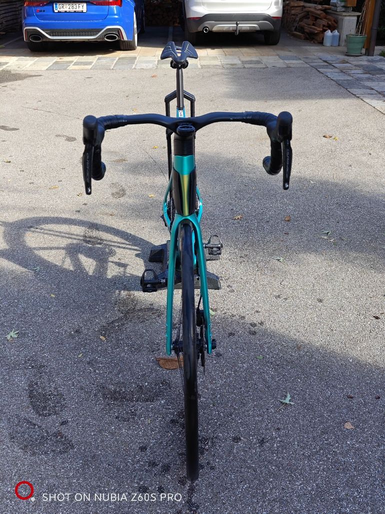 Used Bianchi Oltre RC, Tour de France Limited Edition Durace Di2 2023 2023 Road & Gravel, Green — image 5 of 14