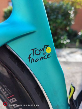 Used Bianchi Oltre RC, Tour de France Limited Edition Durace Di2 2023 2023 Road & Gravel, Green — image 11 of 14