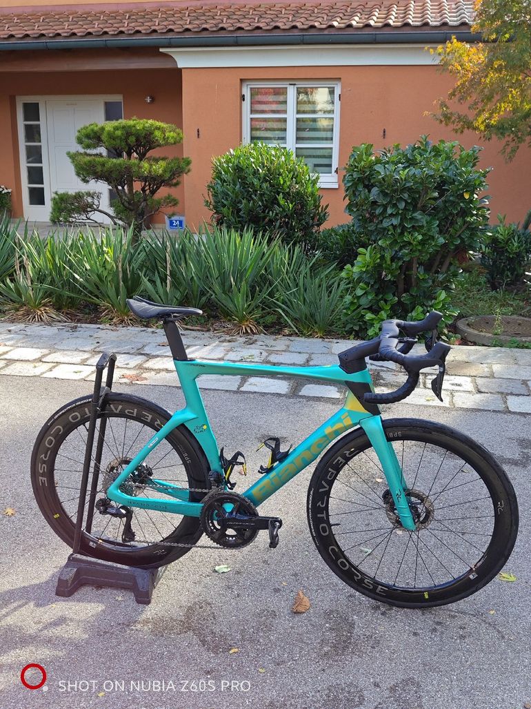 Used Bianchi Oltre RC, Tour de France Limited Edition Durace Di2 2023 2023 Road & Gravel, Green — image 1 of 14