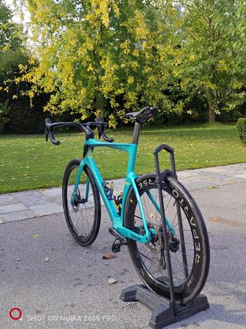 Used Bianchi Oltre RC, Tour de France Limited Edition Durace Di2 2023 2023 Road & Gravel, Green — image 6 of 14