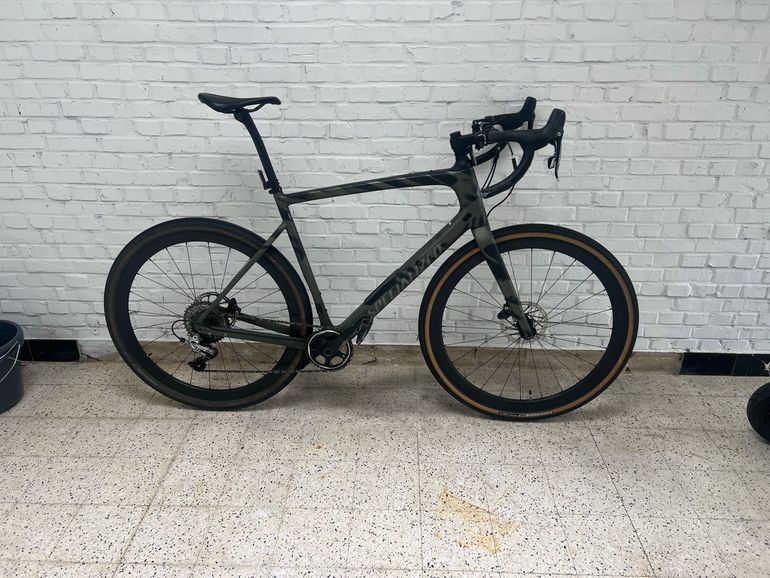 Used Specialized Diverge SRAM Rival 2023 Road & Gravel, Green — image 1 of 3