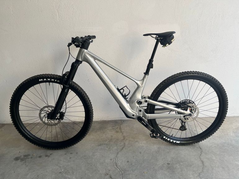 Used Scott Genius 940 2025 2025 Mountainbike, Light Gray, 29 — image 1 of 21