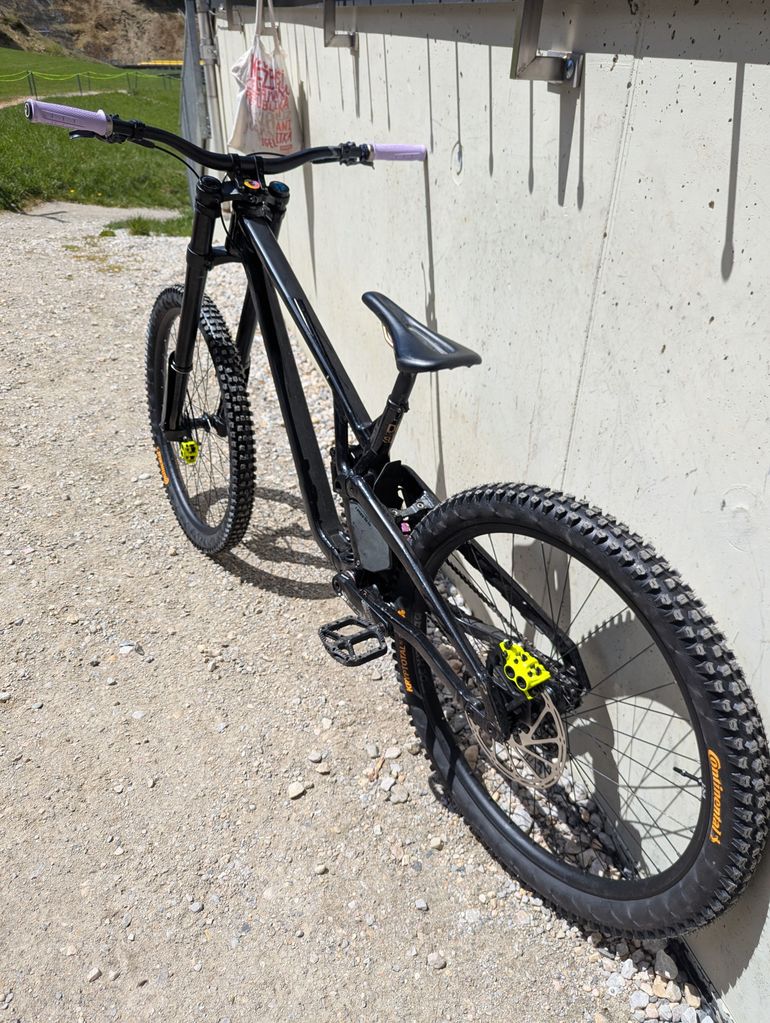 Used Commencal Supreme Single Speed / Fixed Gear 2024 Mountainbike — image 3 of 9