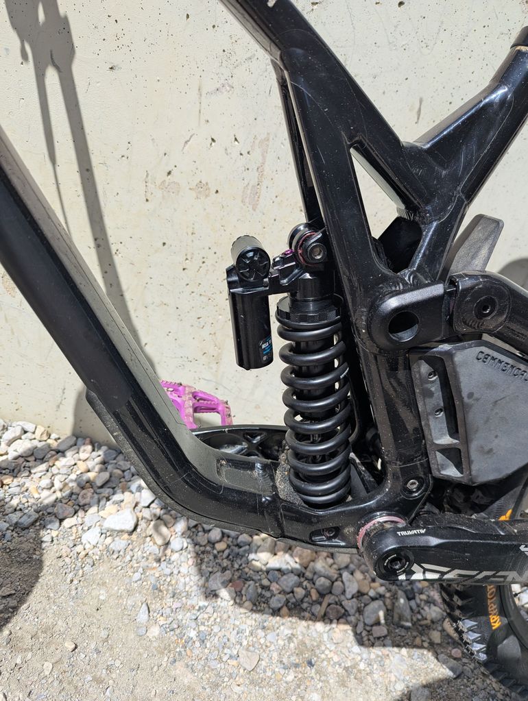 Used Commencal Supreme Single Speed / Fixed Gear 2024 Mountainbike — image 7 of 9