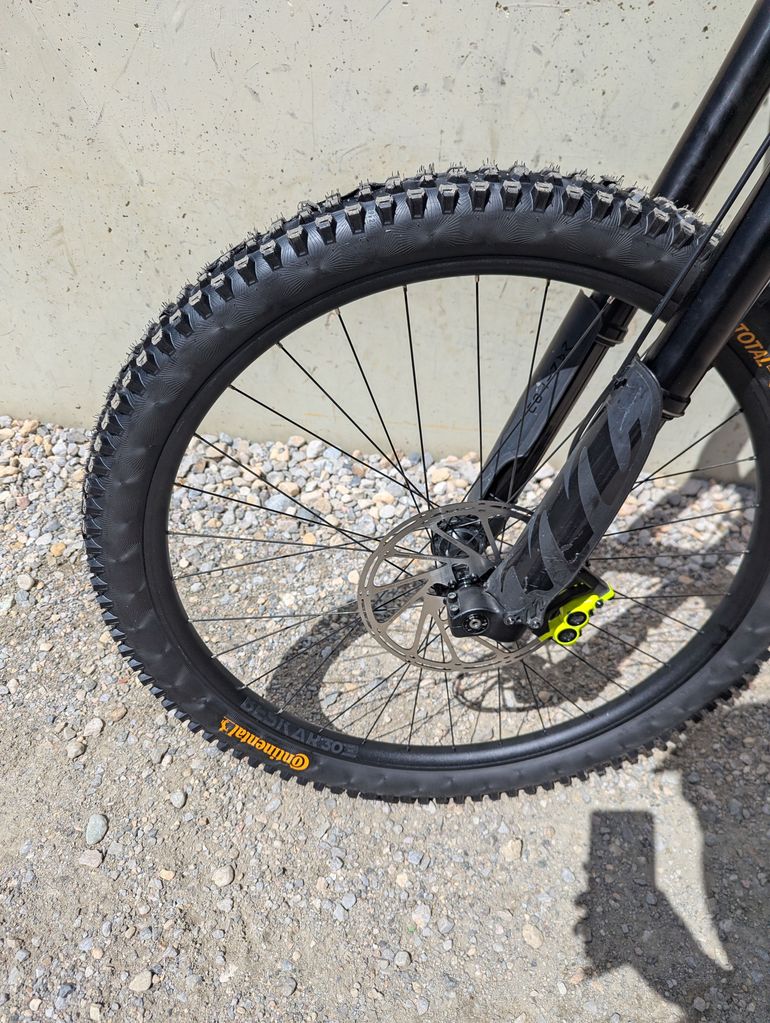 Used Commencal Supreme Single Speed / Fixed Gear 2024 Mountainbike — image 2 of 9