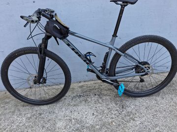 Used Trek X-Caliber 9 2019 2019 Mountainbike, Light Gray, 27.5, 29 — image 2 of 7