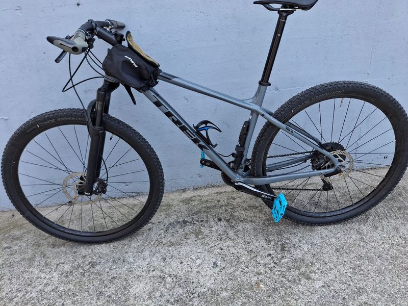Used Trek X-Caliber 9 2019 2019 Mountainbike, Light Gray, 27.5, 29 — image 2 of 7