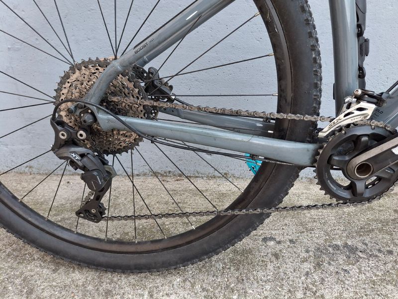 Used Trek X-Caliber 9 2019 2019 Mountainbike, Light Gray, 27.5, 29 — image 3 of 7