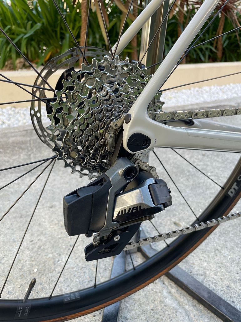 Used Canyon Endurace CF SL 7 eTAP 2022 2022 Road & Gravel — image 5 of 15