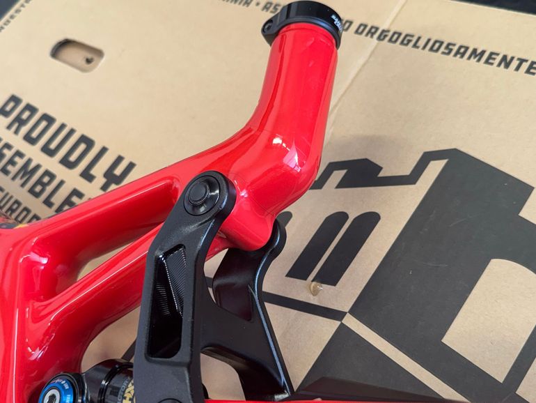 Used Santa Cruz V10 Frame / Carbon CC 2024 Frameset 2024 Mountainbike, Red, 29 — image 7 of 18