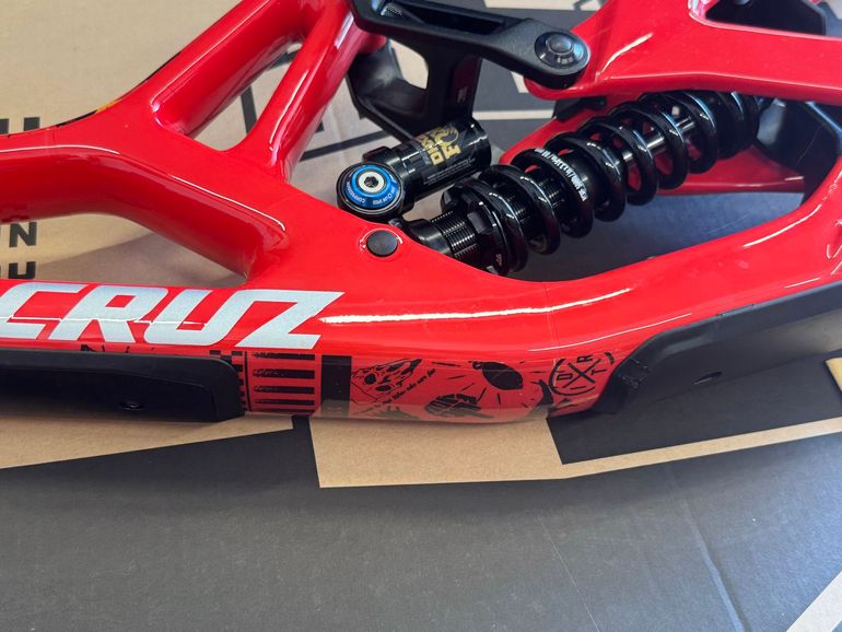 Used Santa Cruz V10 Frame / Carbon CC 2024 Frameset 2024 Mountainbike, Red, 29 — image 8 of 18