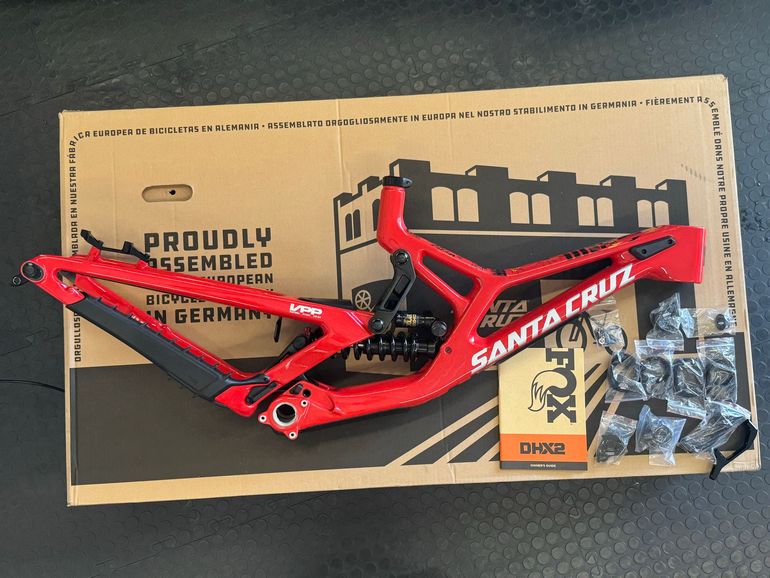 Used Santa Cruz V10 Frame / Carbon CC 2024 Frameset 2024 Mountainbike, Red, 29 — image 1 of 18