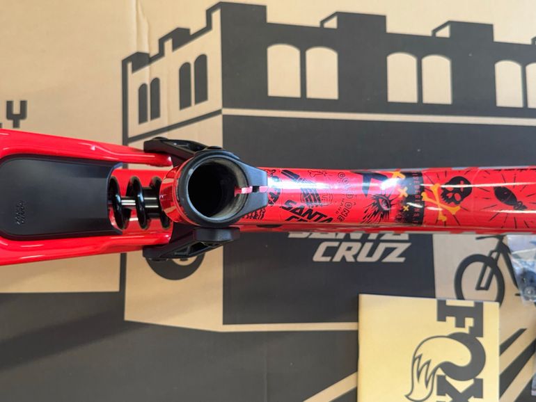 Used Santa Cruz V10 Frame / Carbon CC 2024 Frameset 2024 Mountainbike, Red, 29 — image 16 of 18