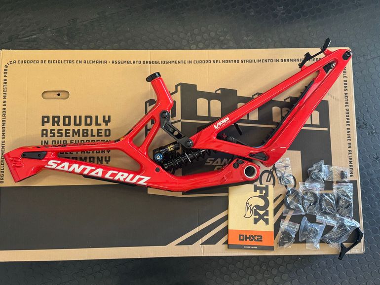 Used Santa Cruz V10 Frame / Carbon CC 2024 Frameset 2024 Mountainbike, Red, 29 — image 2 of 18