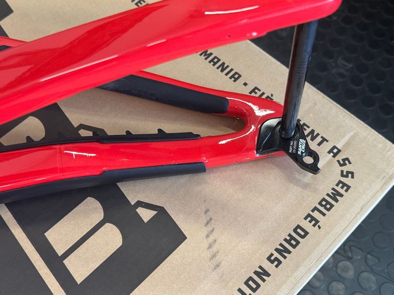 Used Santa Cruz V10 Frame / Carbon CC 2024 Frameset 2024 Mountainbike, Red, 29 — image 11 of 18