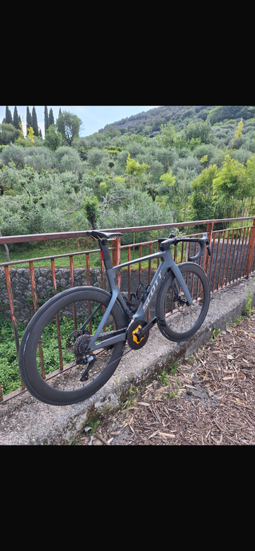Použité Scott foil rc Custom Shimano 105 2026 Road & Gravel — obrázek 4 z 10