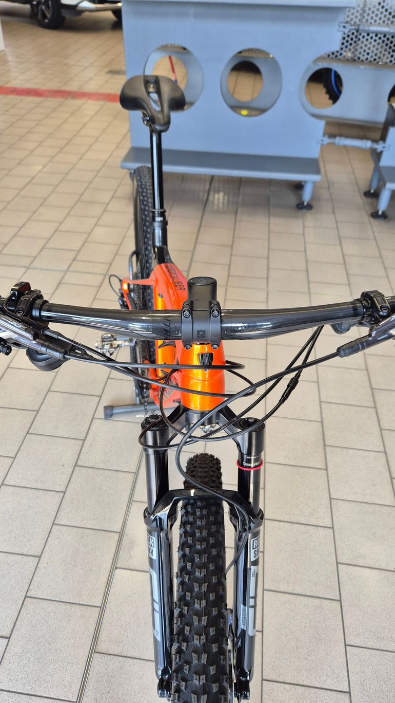 Used Trek Supercaliber 9.7 Gen 1 2023 2023 Mountainbike — image 2 of 6