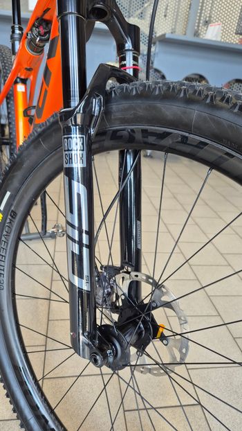 Used Trek Supercaliber 9.7 Gen 1 2023 2023 Mountainbike — image 3 of 6
