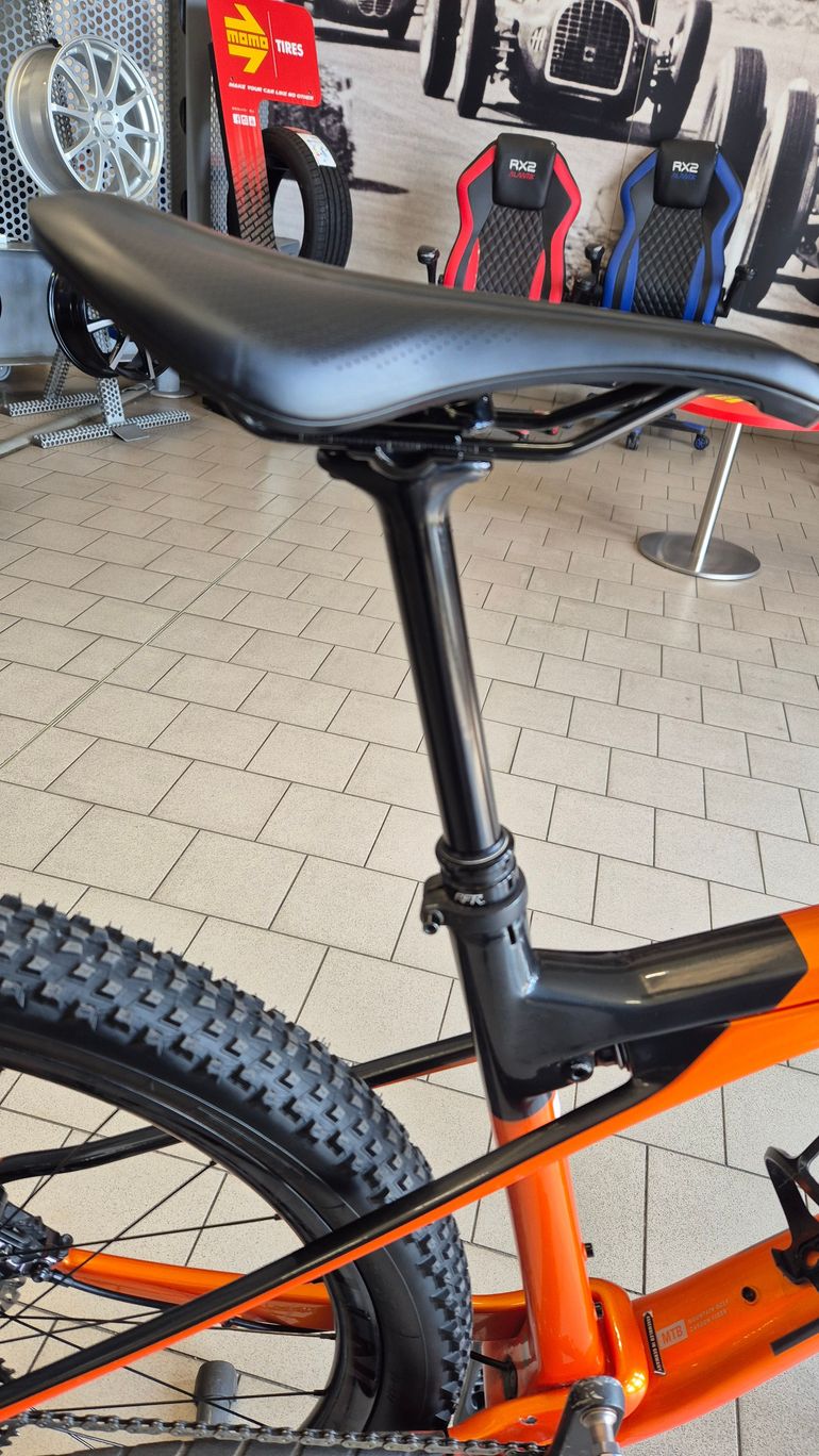 Used Trek Supercaliber 9.7 Gen 1 2023 2023 Mountainbike — image 4 of 6