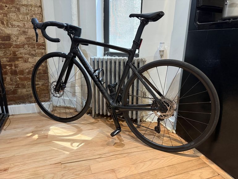 Used Specialized Tarmac SL7 Sport - Shimano 105 2026 2026 Road & Gravel, Black — image 2 of 7