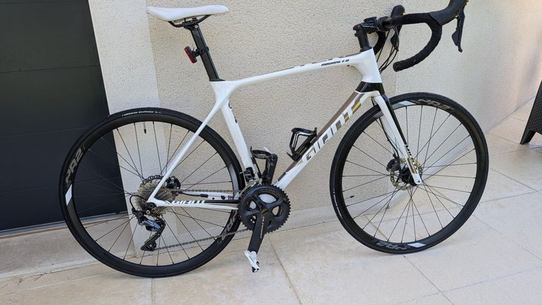 Used Giant TCR Advanced 1 Disc KOM 2019 2019 Road & Gravel, White — image 1 of 4