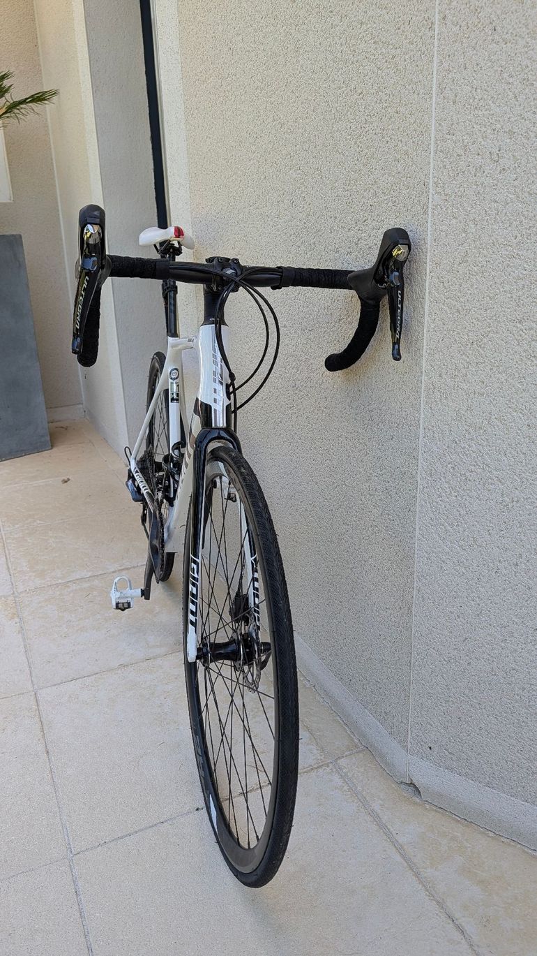 Used Giant TCR Advanced 1 Disc KOM 2019 2019 Road & Gravel, White — image 2 of 4
