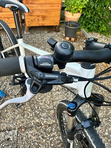 Used Serious Rockville Shimano Deore XT 2019 Mountainbike, White — image 5 of 7