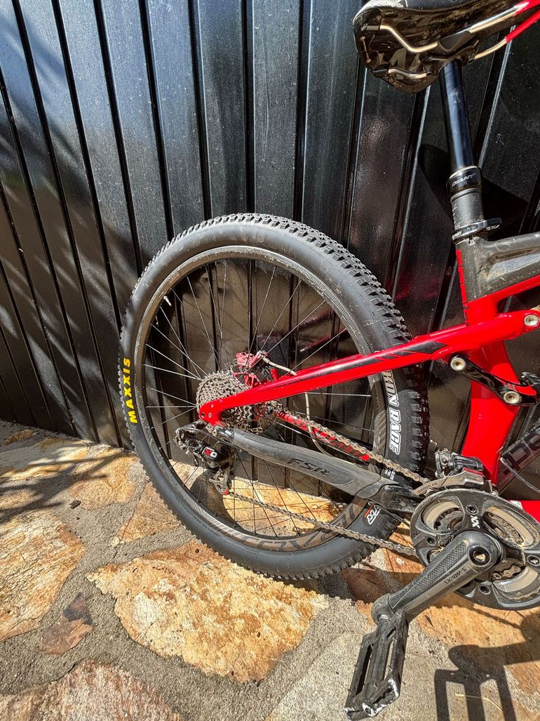 Used Specialized Camber FSR PRO Carbon 2013 2013 Mountainbike — image 3 of 9