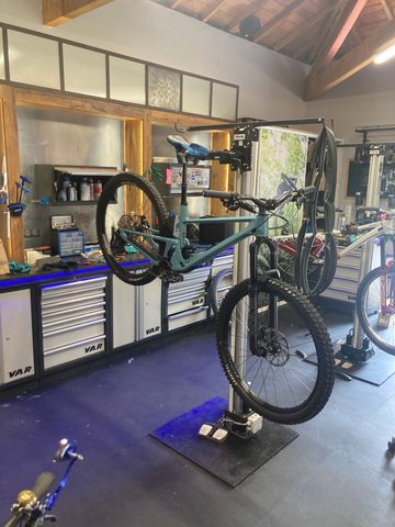 Used SCOR 4060 SRAM GX Eagle 2024 Mountainbike, Light Gray — image 2 of 9