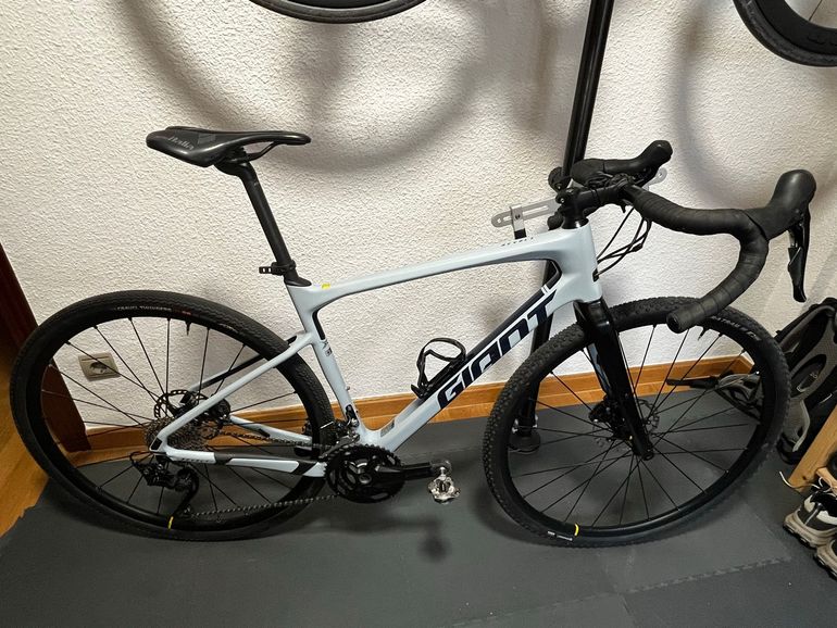 Used Giant Revolt, Advanced 2 2021 2021 Road & Gravel, Blau — image 1 of 18