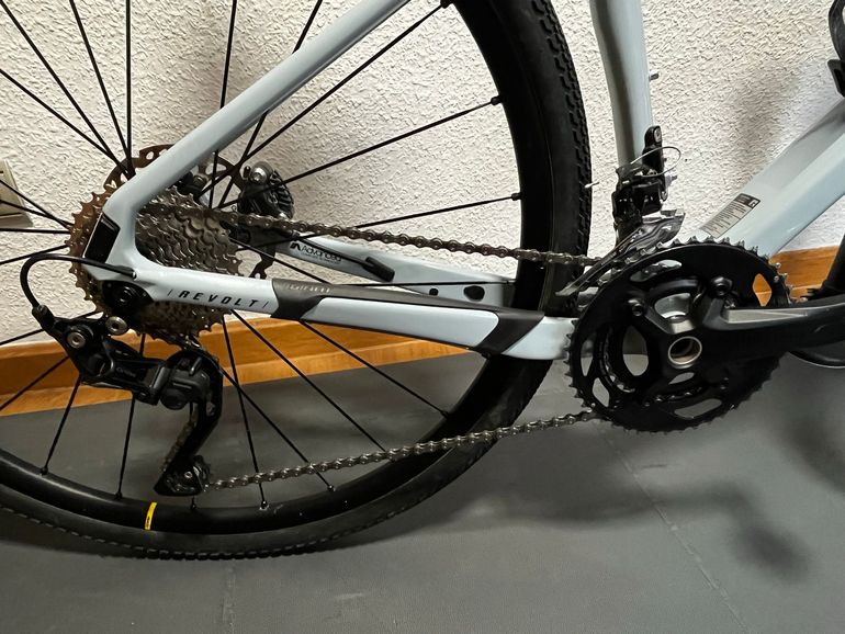 Used Giant Revolt, Advanced 2 2021 2021 Road & Gravel, Blau — image 2 of 18