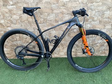 Orbea ALMA M30 2021 2021 Mountainbike usato, Nero — immagine 2 di 7