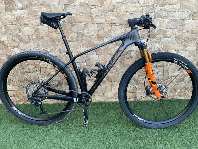 Orbea ALMA M30 2021 2021 Mountainbike usato, Nero — immagine 2 di 7