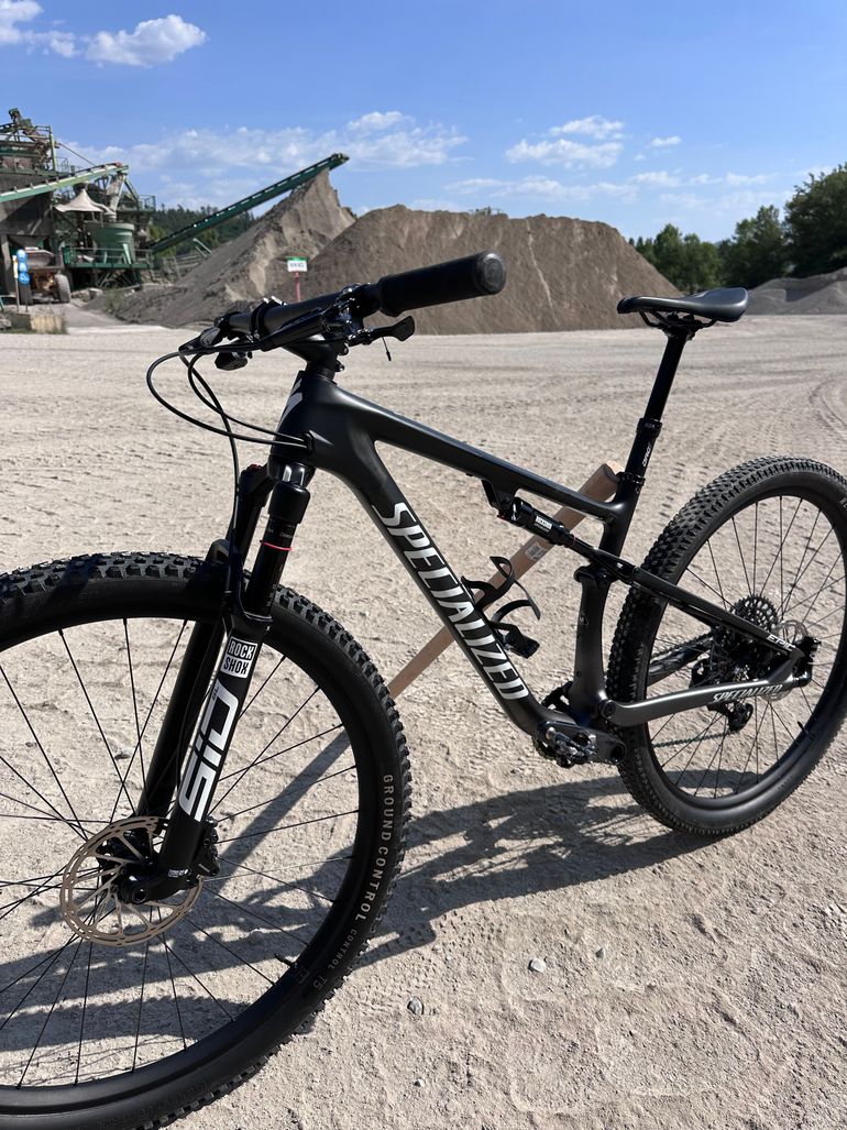 Used Specialized Epic Expert 2022 2022 Mountainbike — image 1 of 5