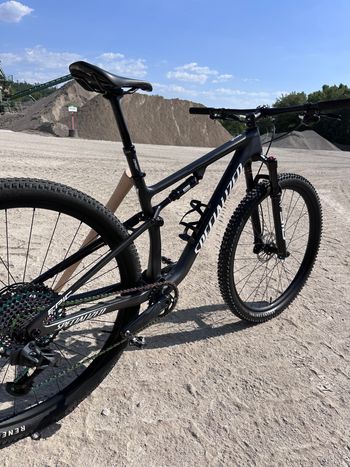 Used Specialized Epic Expert 2022 2022 Mountainbike — image 3 of 5