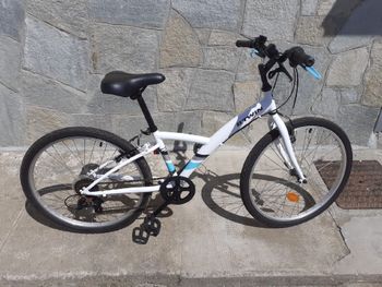 Used B Twin 100 Enfants et Jeunes