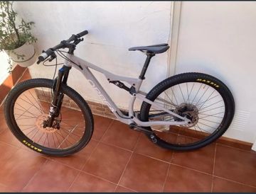Orbea OIZ H30 2021 2021 Mountainbike usato, Grigio chiaro — immagine 2 di 9