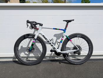 Used Scott Addict Gravel RC 2025 2025 Road & Gravel — image 2 of 8