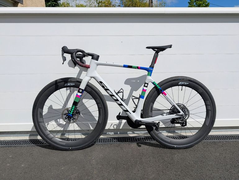 Used Scott Addict Gravel RC 2025 2025 Road & Gravel — image 2 of 8