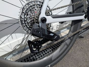 Used Scott Addict Gravel RC 2025 2025 Road & Gravel — image 3 of 8