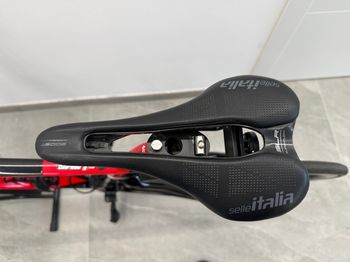 Used Pinarello F7 ULTEGRA Di2 2024 2024 Road & Gravel — image 4 of 9