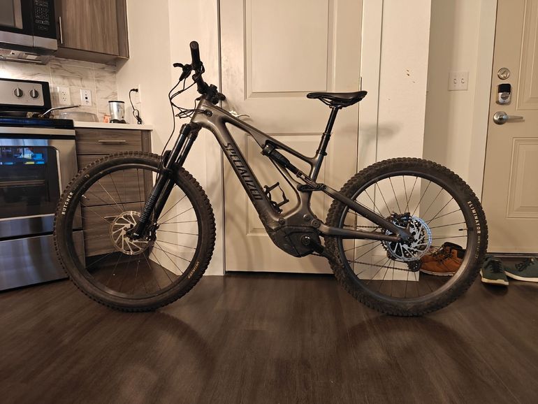 Used Specialized Turbo Levo Carbon 2023 2023 Mountainbike, Black, 29, 27.5 — image 2 of 3