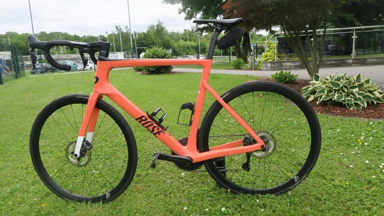 Used Rose XLITE 04 Ultegra Di2 2023 2023 Road & Gravel, Red — image 2 of 7
